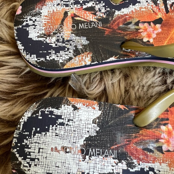 ANTONIO MELANI Black and Gold Abstract Sandals - Picture 7 of 9